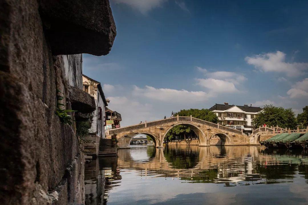 中交地产股份有限公司 关于子公司因公开招标形成关联交易的公告